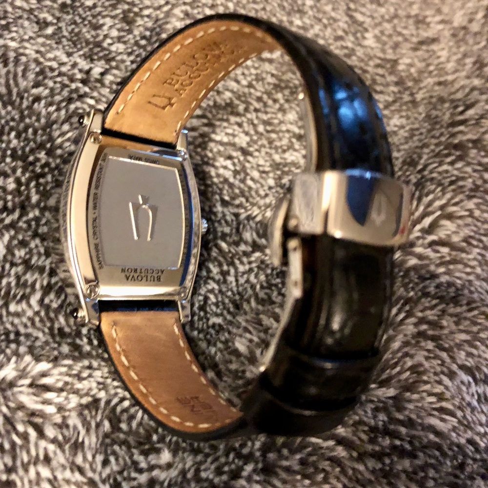 Awesome Bulova Accutron Watch Barely Worn - Picture 3 of 5